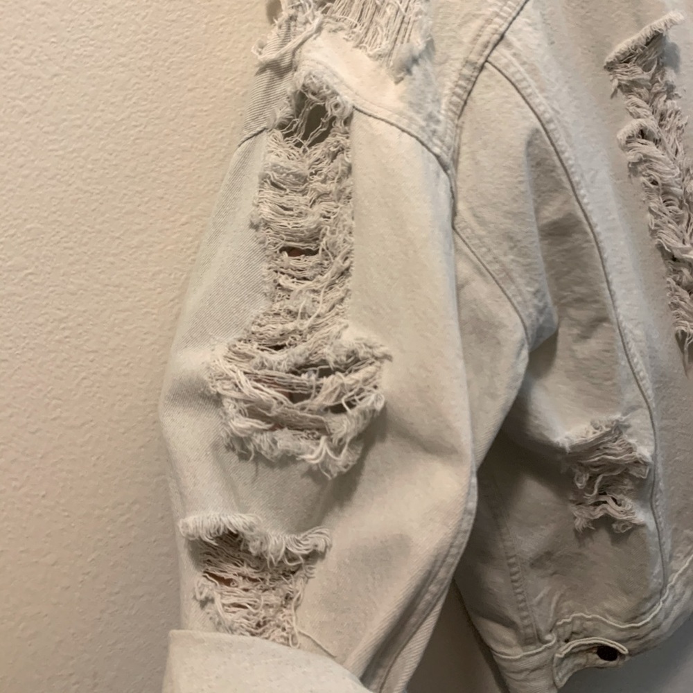Levi’s Ripped Denim Jacket - Picture 3 of 4